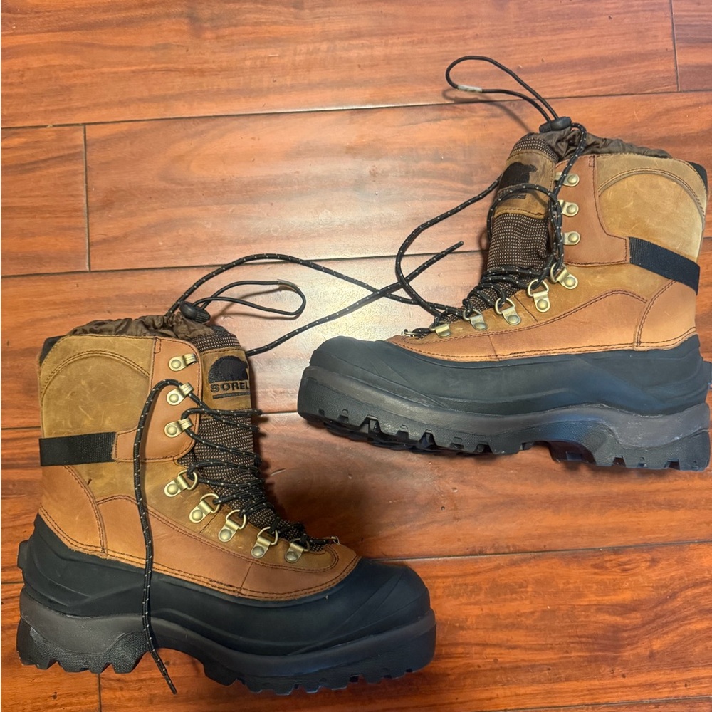 Sorel Tan and Black Leather Lace-Up Winter insulated Boots - Picture 10 of 10